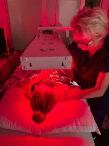 client receiving red light therapy for recovery and cellular regeneration